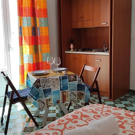 Casa Ilaria Al Porto D'ischia Гостевой дом 3*
