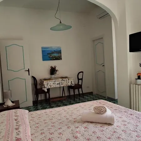 Casa Ilaria Al Porto D'ischia 3*