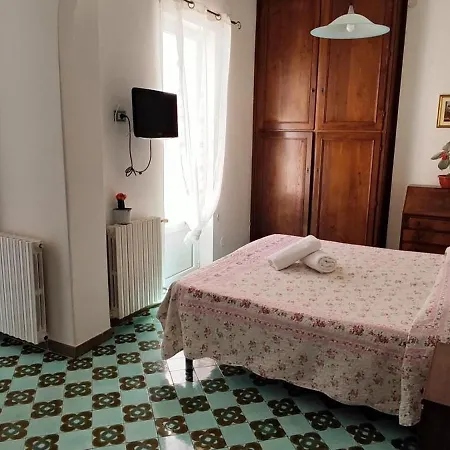 Гостевой дом Casa Ilaria Al Porto D'ischia 3*
