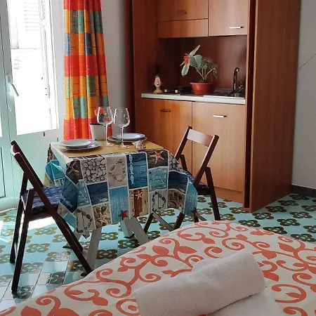 Casa Ilaria Al Porto D'ischia 3* Искья